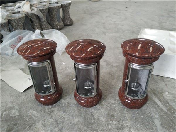 Гранитный фонарь